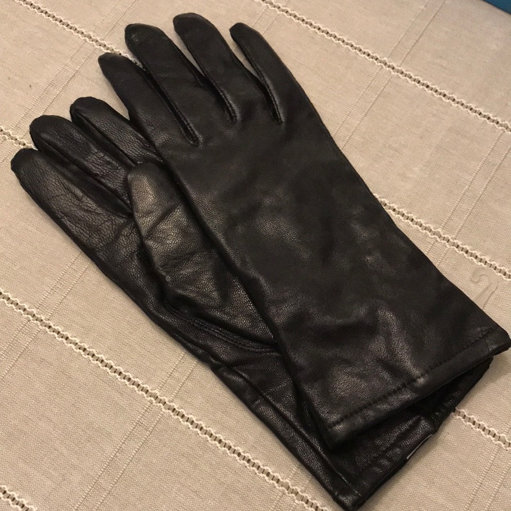 NWOT leather/cashmere black gloves